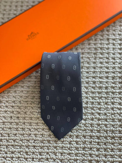 HERMES
TIE
*New Collection*
*Master Quality*
180 dhs💓

Zain179
♥️♥️♥️