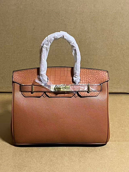 Hermes
 size 30 cm 
120 dhs❣️

Zain278
♥️♥️♥️