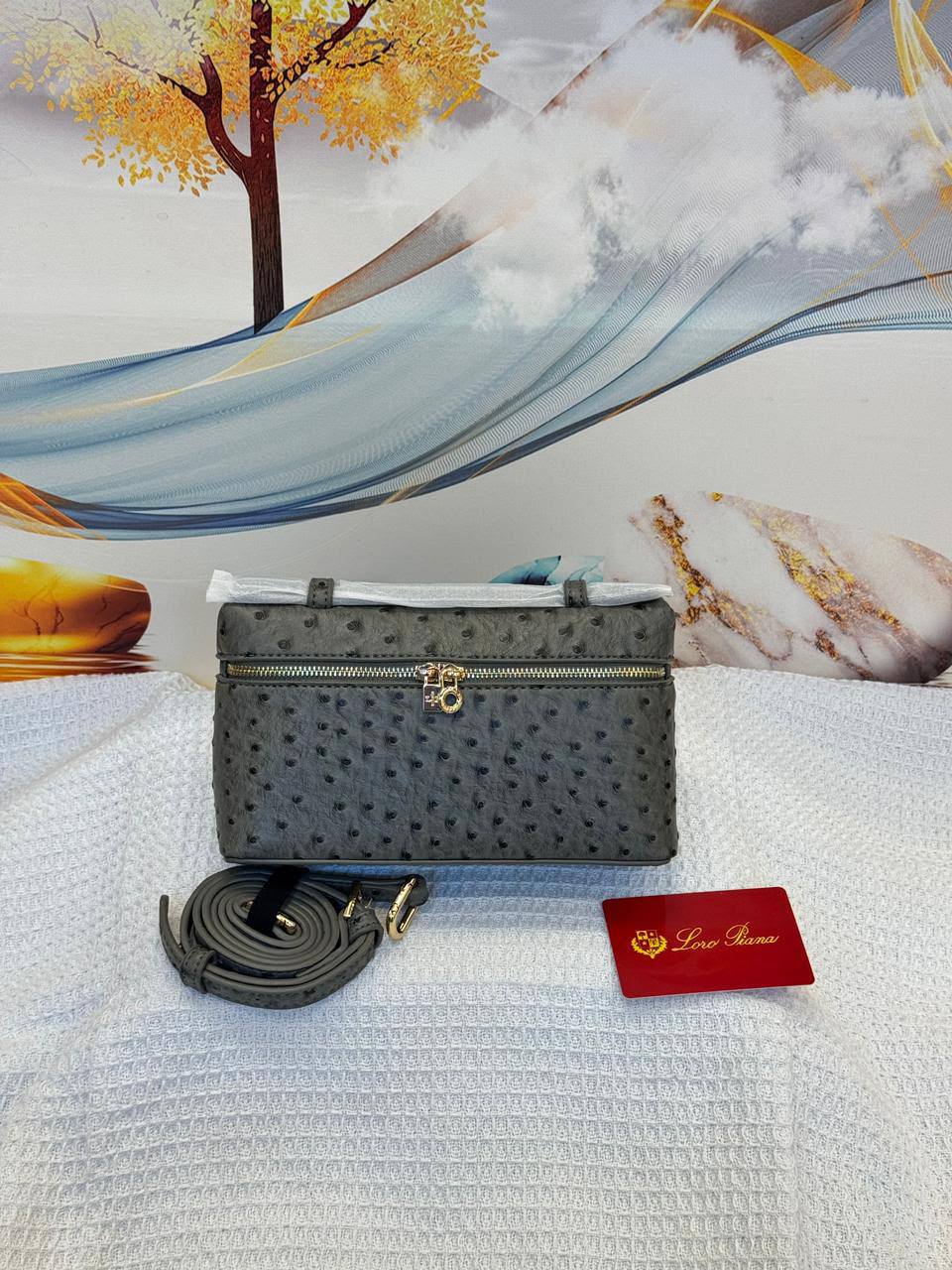 LORO PIANA
Best quality 
WITH BOX
80 dhs✅
size 19CM

Zain290
♥️♥️♥️