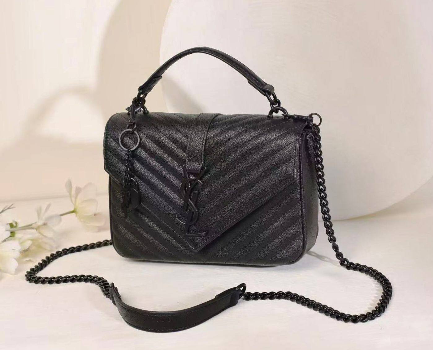 YSL 

RESTOCK GOOD QUALITY 
WITH BOX 
🎁🎁🎁

110 dhs❣️

Zain279
♥️♥️♥️