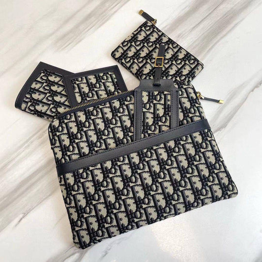 Dior Master
270 dhs🪙💕

Zain228
♥️♥️♥️