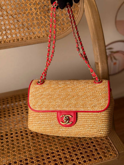 New Collection✨✨✨
CHANEL
23cm
350 dhs🇦🇪🇦🇪
*MASTER QUALITY*
With box🎁

Zain167
♥️♥️♥️