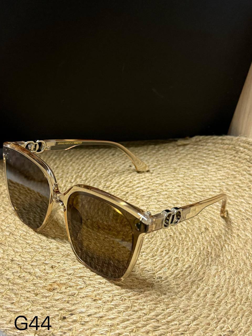 GENTLE MONSTER 👿 *

Sunglasses 🕶️ 

Copy one 

With master box 📦 
50 dhs✅

Zain216
♥️♥️♥️