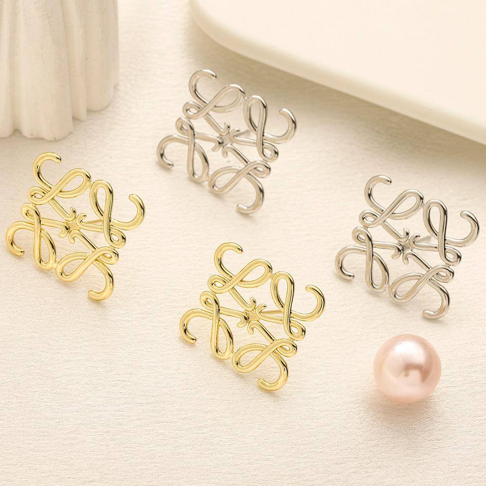 New arrival branded earrings Aed 
30 dhs🪙🌨️
40 dhs🪙🌨️

pair with branded box and paperbag🎁🎁🎁

Zain243
♥️♥️♥️