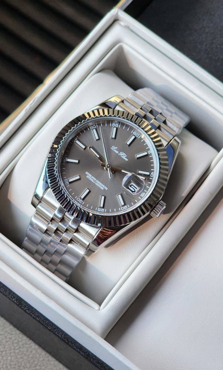 Louis Hilano 
watch for men good quality 
260 dhs💓

Zain59
♥️♥️♥️