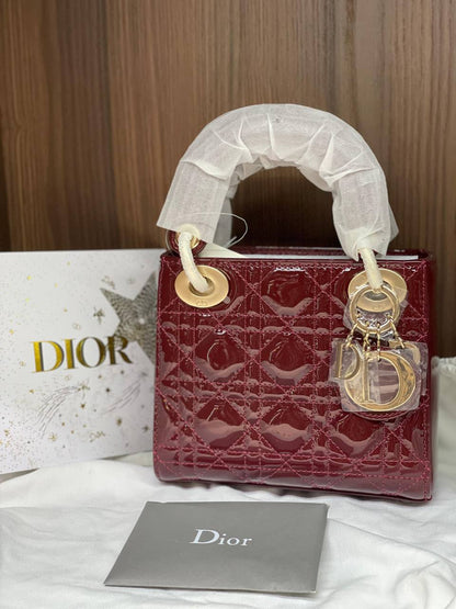 NEW✨DIOR✨
SUPER MASTER QUALITY🫶
WITH FULL PACKAGING🎁
SIZE::✨17 CM✨
1150 dhs🪙💚

Zain255
♥️♥️♥️