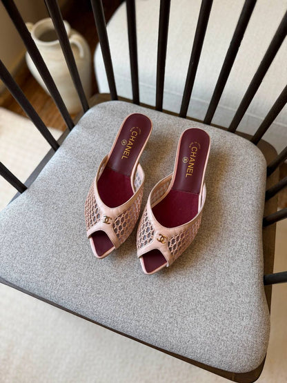 Louboutin
𝑨𝑨𝑨 𝑸𝒖𝒂𝒍𝒊𝒕𝒚
𝑺𝒊𝒛𝒆 35 𝒕𝒐 42 
550 dhs✅

Zain81
♥️♥️♥️