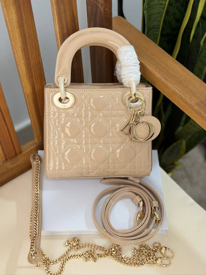 DIOR 
Super Master Quality 
Original Packing 
17cm

For Price 👇 WhatsApp✅
0568585901 
0507557372
0552275751 Owner Zain 👌

Zain321
♥️♥️♥️