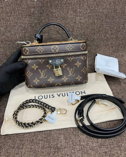 LV

95 dhs✅

With the box🎁🎁🎁

Zain35
♥️♥️♥️