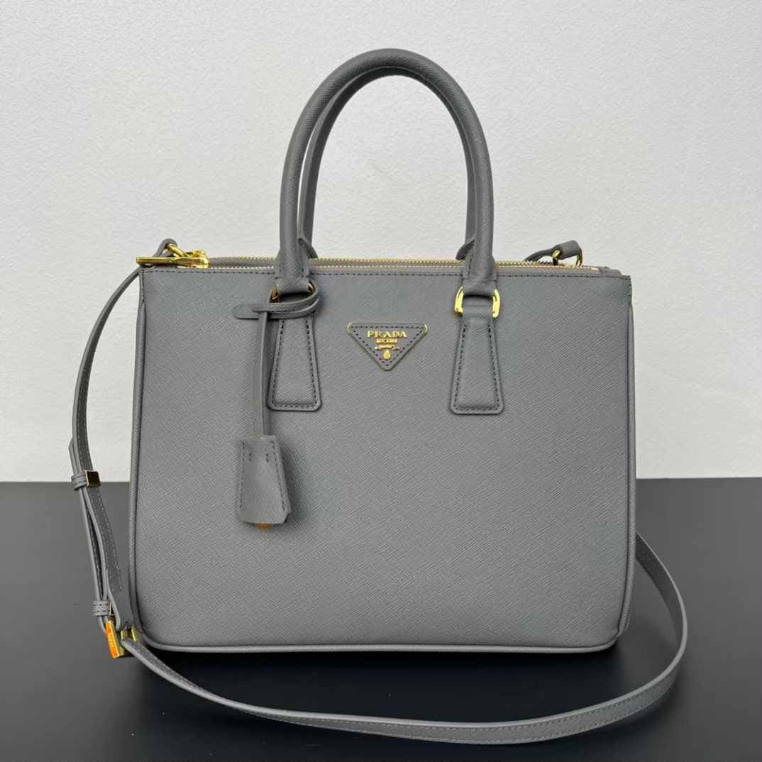 Prada

350 dhs🇦🇪🇦🇪🇦🇪


Zain153
♥️♥️♥️