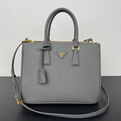 Prada

350 dhs🇦🇪🇦🇪🇦🇪


Zain153
♥️♥️♥️