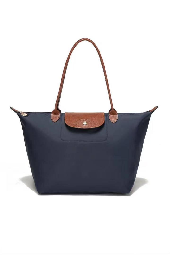 Long Champ
70 dhs✅
size 42cm

Zain26
♥️♥️♥️
