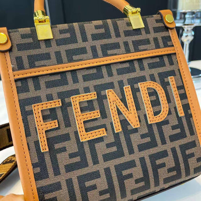 Fendi
19*19*7 cm
70 dhs🌺

Zain17
♥️♥️♥️
