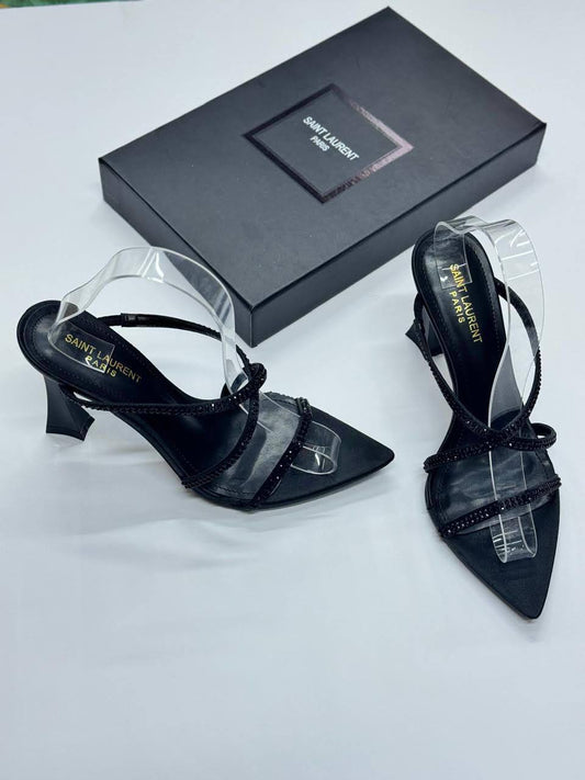 YSL
7cm heel 
💯high quality
Size 36-37-38-39-40-41

110 dhs✅

Zain86
♥️♥️♥️
