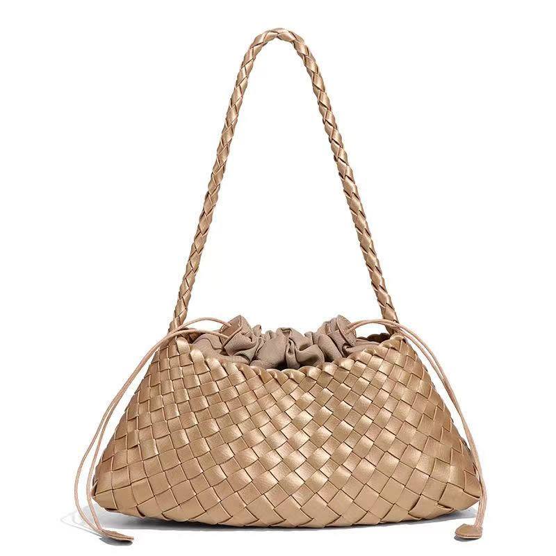 BOTTEGA VENETA 
120 dhs🇦🇪🇦🇪
34cm

Zain161
♥️♥️♥️