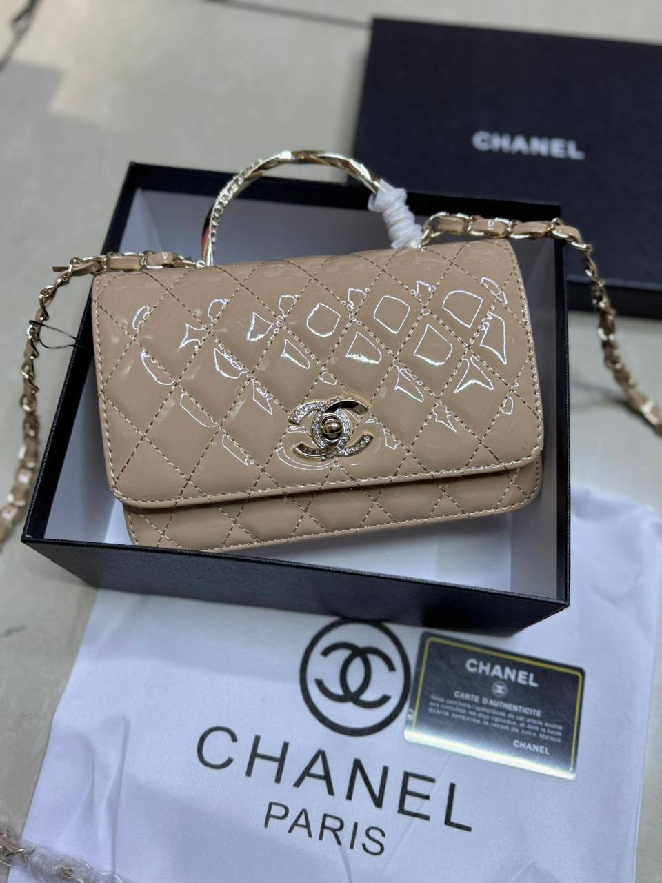 🌟 Chanel 24P
1️⃣ First quality +🎁
Size : 22 * 16 * 7 cm
85 dhs💓
with box 🎁

Zain115
♥️♥️♥️