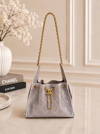 CHANEL 

NEW CAME 

HIGH QUALITY 

125 dhs🇦🇪🇦🇪

Zain39
♥️♥️♥️