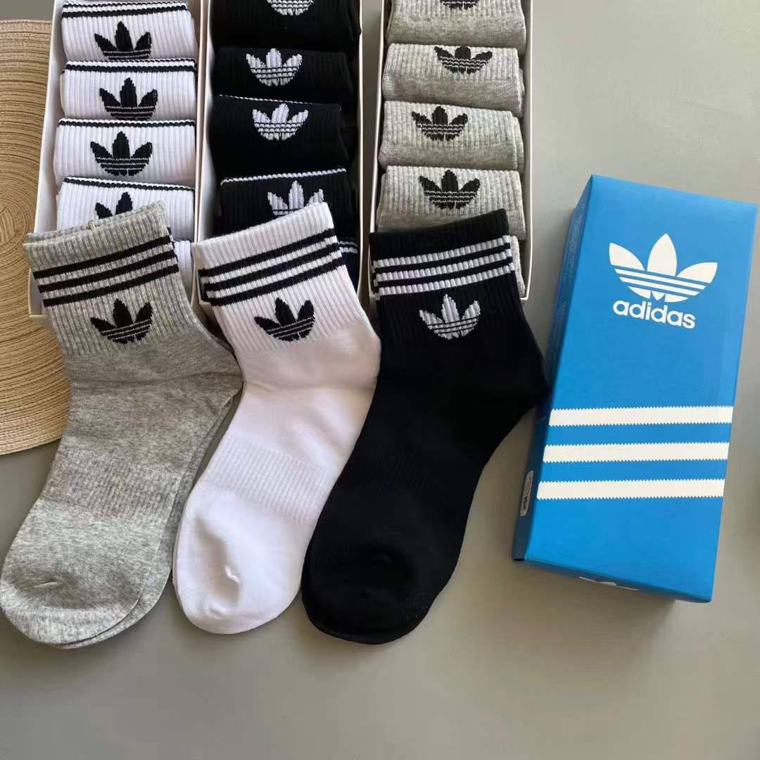 NEW CAME 
LONG SOCKS 
35 dhs🪙🌨️
IN ONE BOX 5 PAIRS

Zain40
♥️♥️♥️