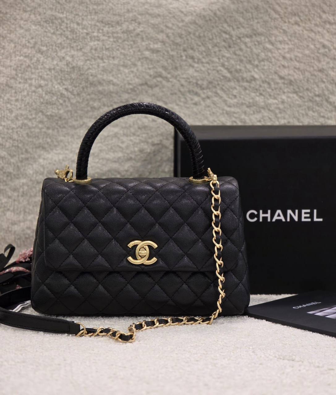 Chanel
Master
   23Cm 

With Box🎁🎁🎁

280 dhs💓

Zain131
♥️♥️♥️