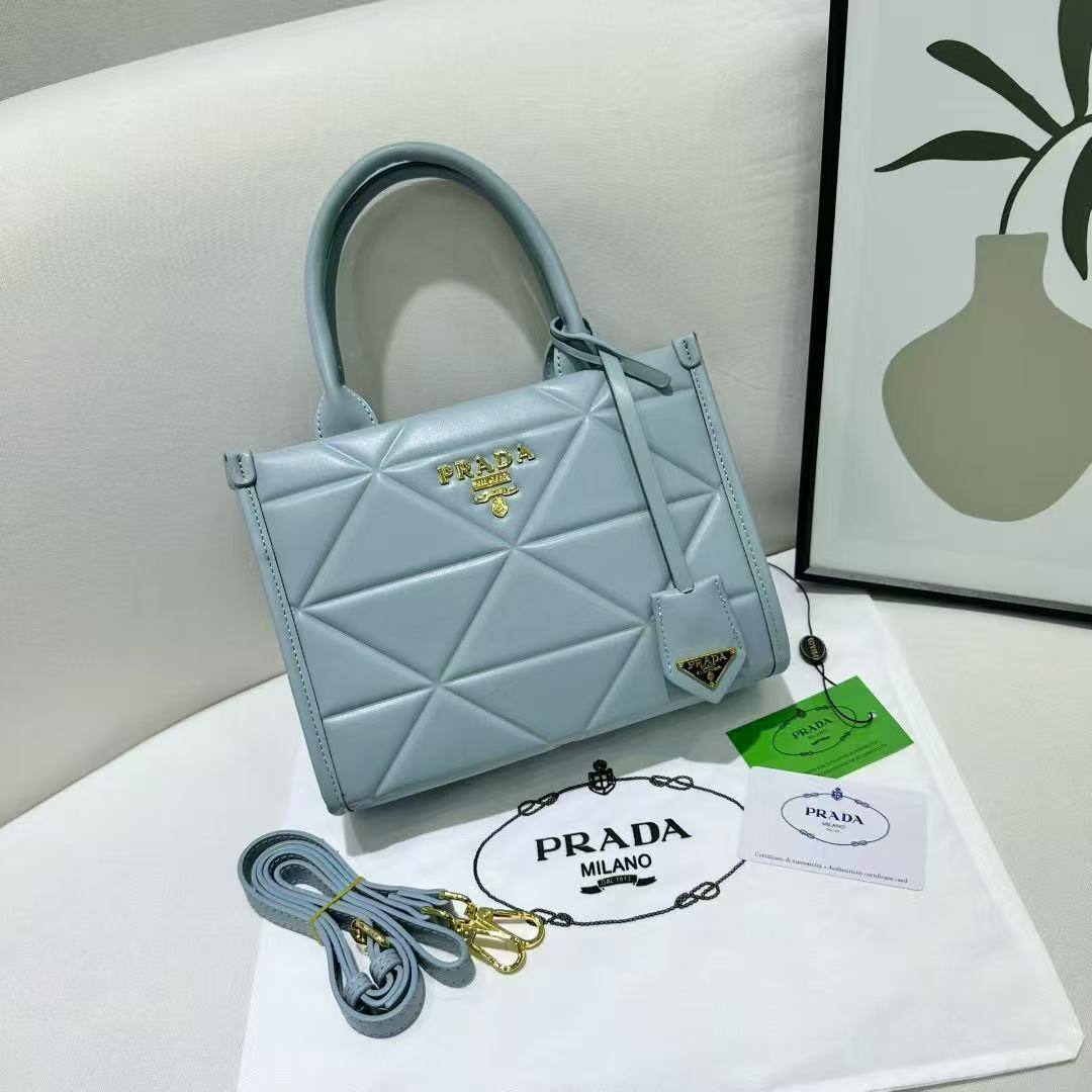 Prada
95 dhs✅
high quality
24cm

Zain26
♥️♥️♥️