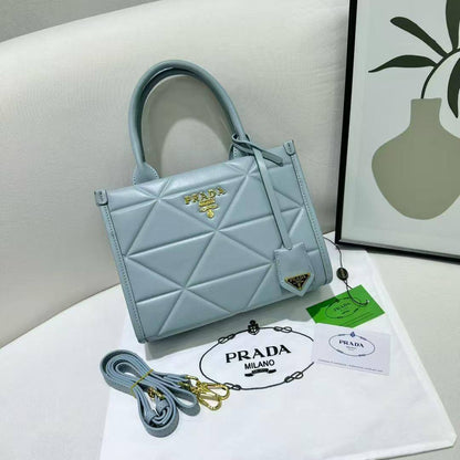 Prada
95 dhs✅
high quality
24cm

Zain26
♥️♥️♥️