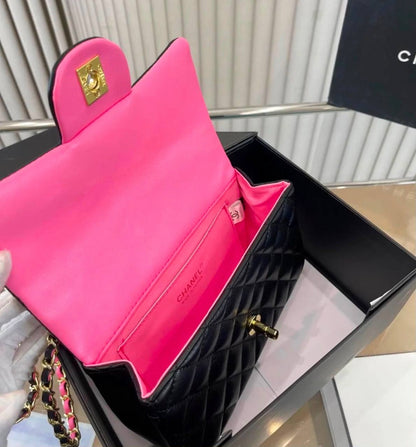 CHANEL 
COPY ONE 
WITH BOX 
180 dhs✅

Zain295
♥️♥️♥️