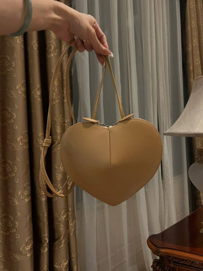 Alaia Le Cœur bag
*Size 21 cm*
For Price 👇 WhatsApp✅
0568585901 
0507557372
0552275751 Owner Zain 👌

Zain274
♥️♥️♥️