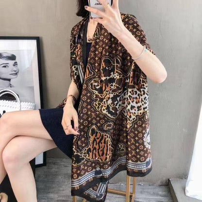 Silk scarf 
40 dhs❣️

Zain93
♥️♥️♥️