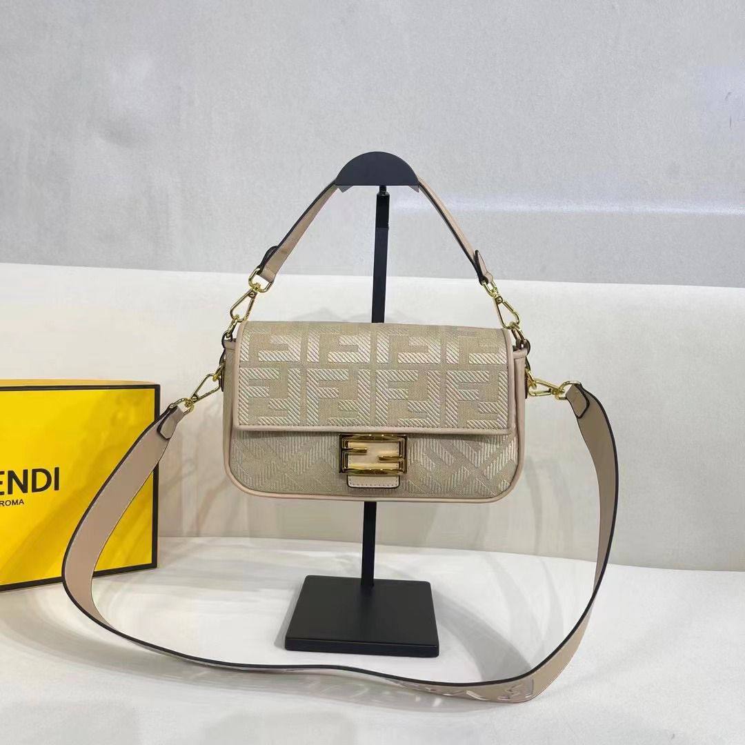 Fendi
high quality 

130 dhs🪙🖤

Withbox
🎁🎁🎁

Zain143
♥️♥️♥️