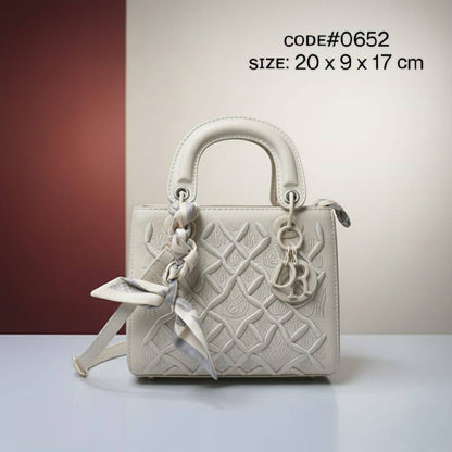 CHRISTIAN LADY DIOR
ᴄᴀɴᴠᴀs ᴏʙʟɪǫᴜᴇ ᴍᴀᴛᴇʀɪᴀʟ
ᴀɴᴅ ʟᴇᴀᴛʜᴇʀ ᴍᴀᴛᴇʀɪᴀʟ
ɢᴏʟᴅ ʜᴀʀᴅᴡᴀʀᴇ
sɪᴢᴇ: 20 cm

75 dhs❤️

Zain31
♥️♥️♥️