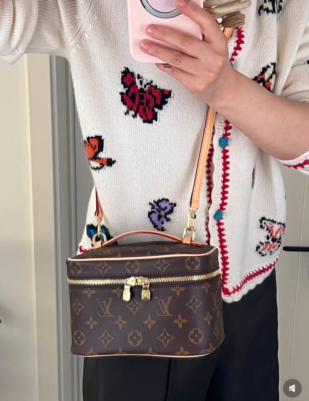 LOUIS VUITTON 

MAKEUP BOX 

NEW CAME 

GOOD QUALITY 

WITH BOX 

MEDUIM SIZE 95 DHS…..
SMALL SIZE  90DHS……
Zain295
♥️♥️♥️