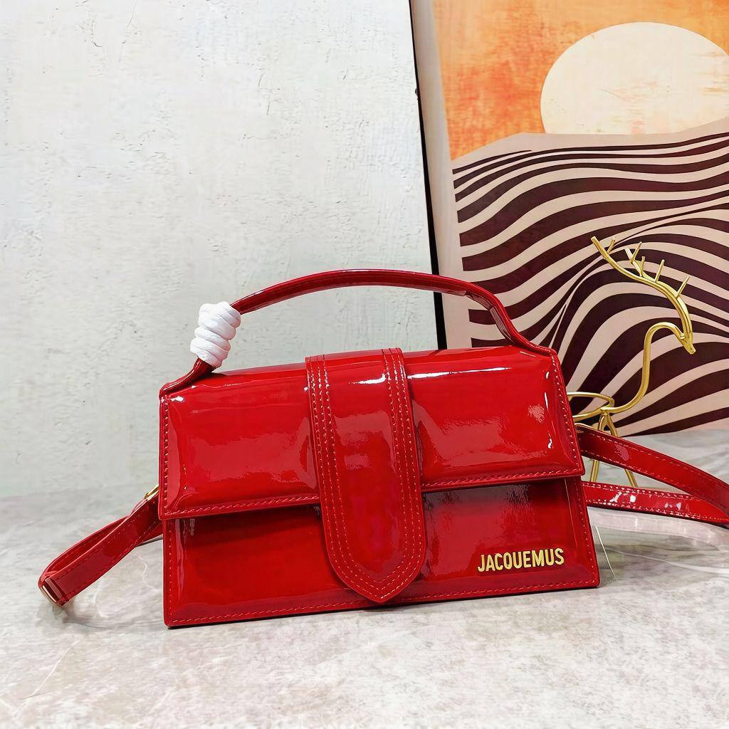 JACQUEMUS 
BIG SIZE NEW CAME GOOD QUALITY 

WITH BOX 🎁🎁🎁

110 dhs💓
SIZE: 24CM

Zain39
♥️♥️♥️