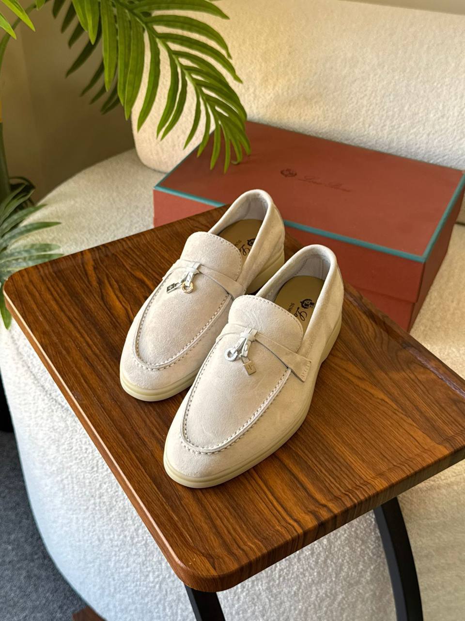LORA PIANA 
SuperMaster Quality 💯
450 dhs💓
Size:36-41💥

Zain171
♥️♥️♥️