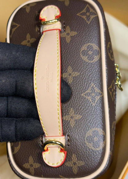 LV 
Small 95 dhs🌺
Medium 105 dhs🌺
Big 110 dhs🌺

Zain175
♥️♥️♥️