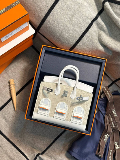 Hermes

Birkin Faubourg 20

Size:10 x 16 x 20cm
white🤍

For Price 👇 WhatsApp✅
0568585901 
0507557372
0552275751 Owner Zain 👌

Zain325 
♥️♥️♥️