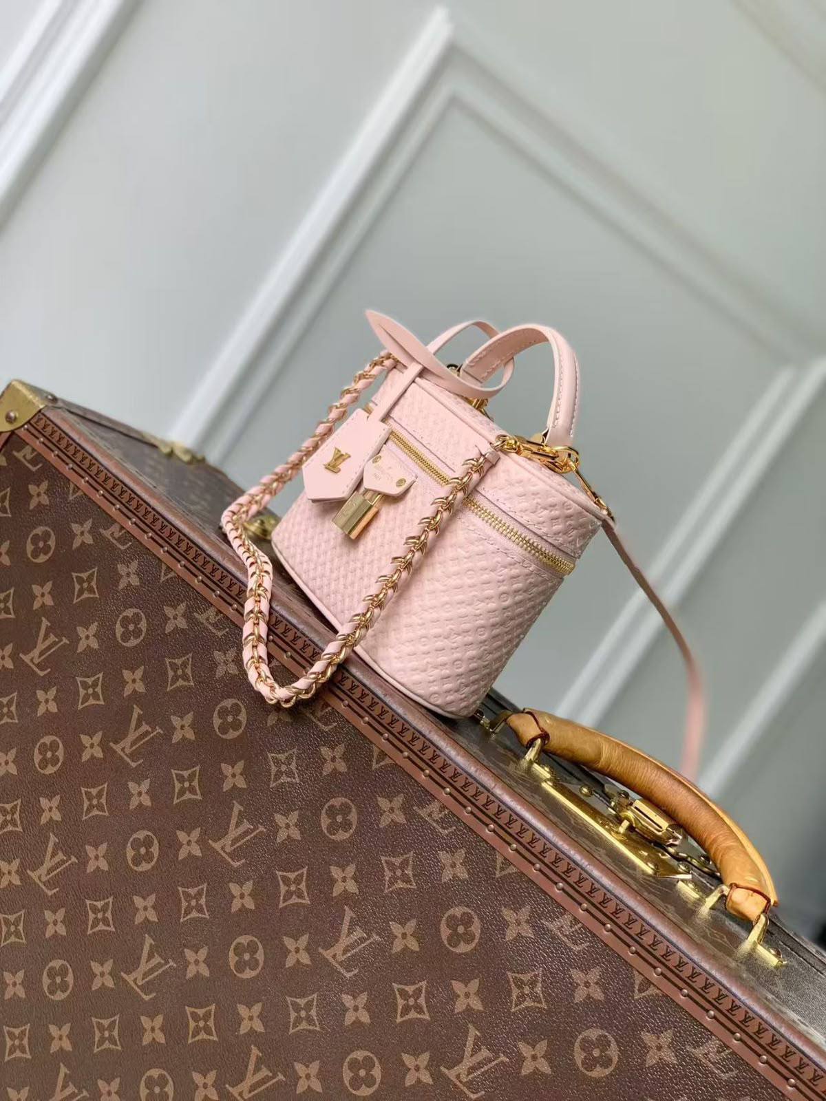 LV Vanity Chain Pouch
*Size 19 cm*
For Price 👇 WhatsApp✅
0568585901 
0507557372
0552275751 Owner Zain 👌

Zain274
♥️♥️♥️