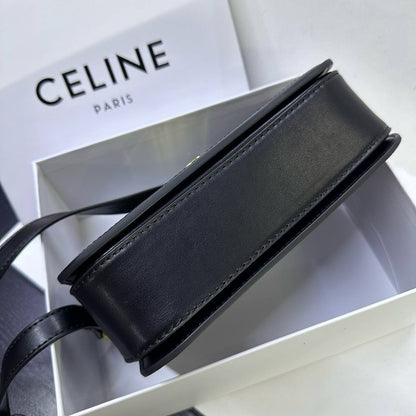CELINE 
 GOOD QUALITY 
WITH BOX 
🎁🎁🎁

110 dhs✅

Zain39
♥️♥️♥️