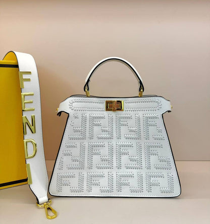FENDI 

COPY ONE 
 WITH BOX 
🎁🎁🎁

180 dhs✅

Zain295
♥️♥️♥️
