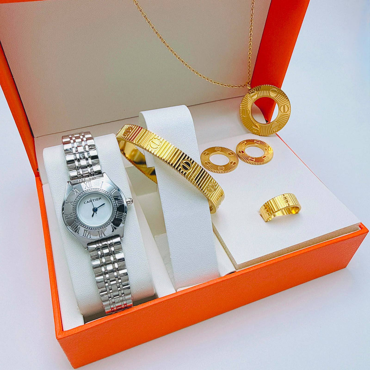 Watches boxes
Chanel
Dior
Gucci
LV

With box 
90 dhs🇦🇪🇦🇪

Zain45 
♥️♥️♥️