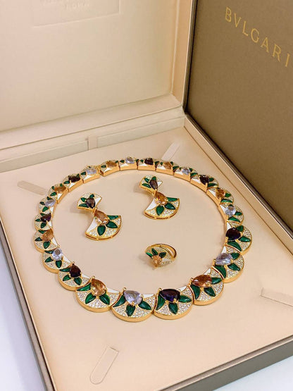430 DHS🇦🇪 
WITH BOX AND PAPER BAG🎁🛍️
 NECKLACE
 EARRINGS 
RING 
MASTER BVLGARI 💫✨

Zain89
♥️♥️♥️