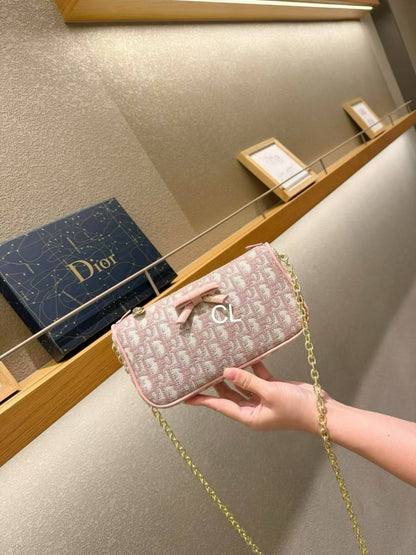 DIOR

Best quality 

with box
size 23CM
100 dhs🇦🇪🇦🇪

Zain290
♥️♥️♥️
