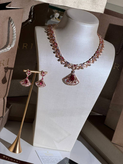 *BVlGARI*
New Collection 😍

Quality: Super Master 
Non -Tarnish color
For Price 👇 WTSP Text Zain 0568585901

Zain268
♥️♥️♥️