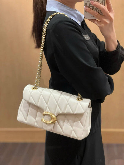 COACH 
NEW CAME GOOD QUALITY 
WITH BOX 
🎁🎁🎁

115 dhs❣️
Size: 25 cm

Zain39
♥️♥️♥️