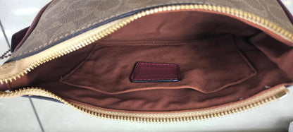 Coach
good quality
With box 
95 dhs💓

Zain203
♥️♥️♥️
