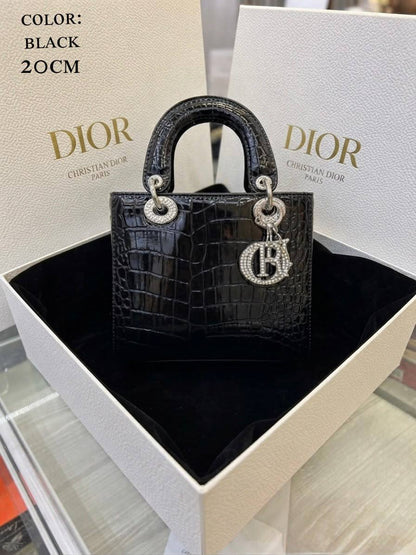 Dior
ᴄʀɪsᴛɪᴀɴ ᴅɪᴏʀ ᴀʟʟɪɢᴀᴛᴏʀ sᴋɪɴ
ʟᴀᴅʏ ᴅɪᴏʀ/ ᴄʀʏsᴛᴀʟ ᴄʜᴀʀᴍ
sɪʟᴠᴇʀ ʜᴀʀᴅᴡᴀʀᴇ/ʟᴏɴɢ sᴛʀᴀᴘ
ᴡɪᴛʜ ʙᴏx
ᴘᴀᴛᴇɴᴛ ʟᴇᴀᴛʜᴇʀ
sɪᴢᴇ:20ᴄᴍ
105 dhs✅

Zain56
♥️♥️♥️