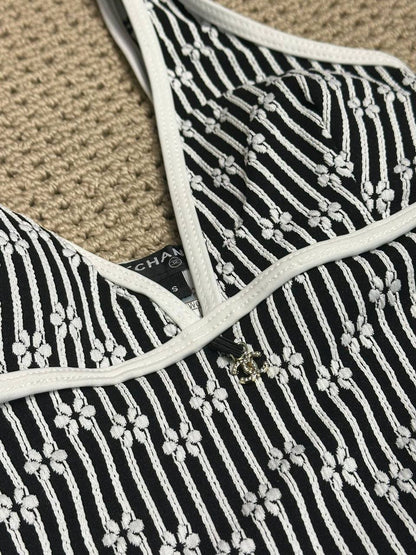 CHANEL
Women’s Swimsuit 
Master Quality 
SMLXL
280 dhs✅

Zain276
♥️♥️♥️