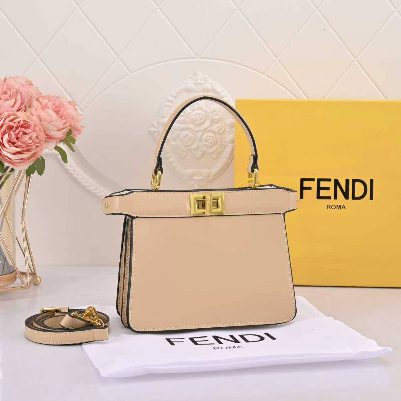 Fendi

100Dhs🇦🇪🇦🇪

Withbox

Zain26
♥️♥️♥️