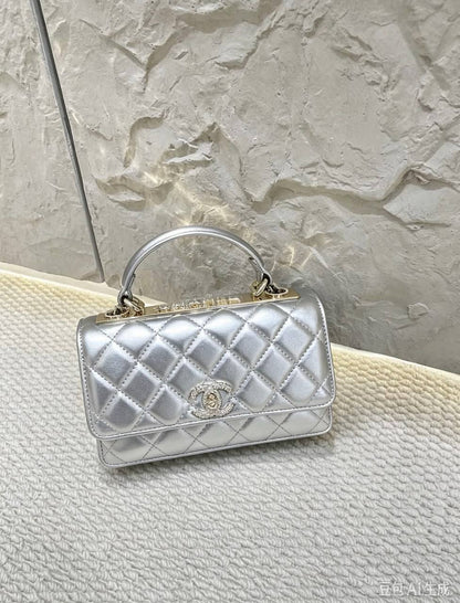 Chanel
110 dhs🇦🇪🇦🇪

High-quality 
with box

Zain35
♥️♥️♥️