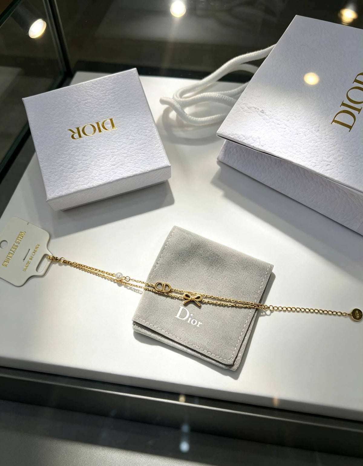 Stainless steel 💥 Non tarnish 💯 Bracelet 🍁

 With black boxes 🗃️

 20 dhs🇦🇪🇦🇪

 With normal boxes 📦 And paper bag🛍️ 

30 dhs🇦🇪🇦🇪

Zain216
♥️♥️♥️
