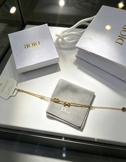 Stainless steel 💥 Non tarnish 💯 Bracelet 🍁

 With black boxes 🗃️

 20 dhs🇦🇪🇦🇪

 With normal boxes 📦 And paper bag🛍️ 

30 dhs🇦🇪🇦🇪

Zain216
♥️♥️♥️